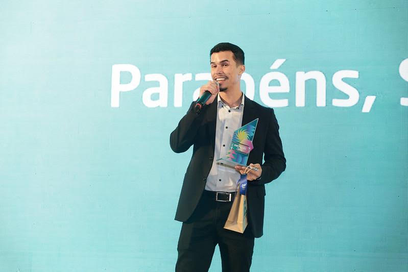 Estagiário do Sebrae cria plataforma de Libras com IA e vence Prêmio IEL 2026 na Bahia