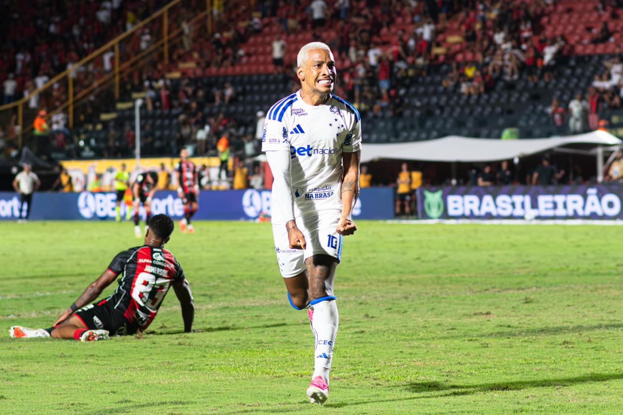 Vitória é derrotado pelo Cruzeiro em duelo de quatro gols no Barradão