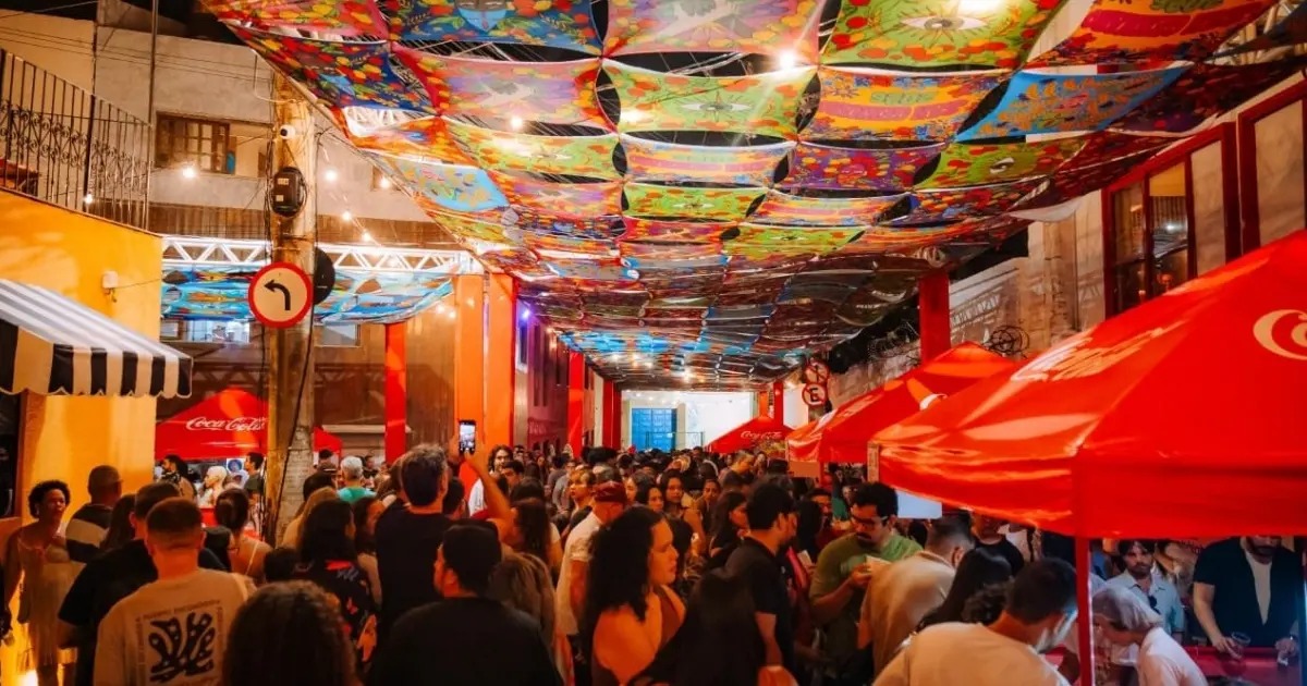 Festa de San Gennaro reúne milhares no Rio Vermelho com homenagem a Raul Seixas