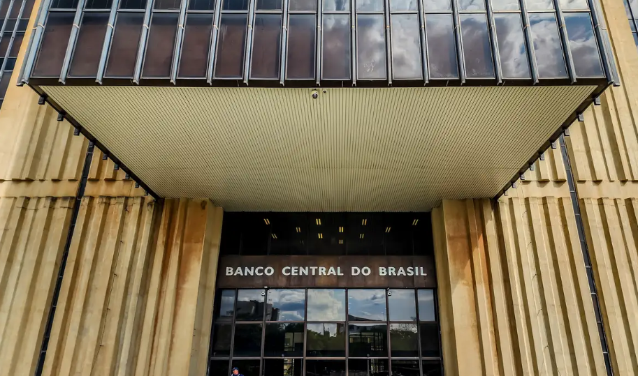 Economia brasileira deve crescer 1,8% em 2026, aponta Banco Central