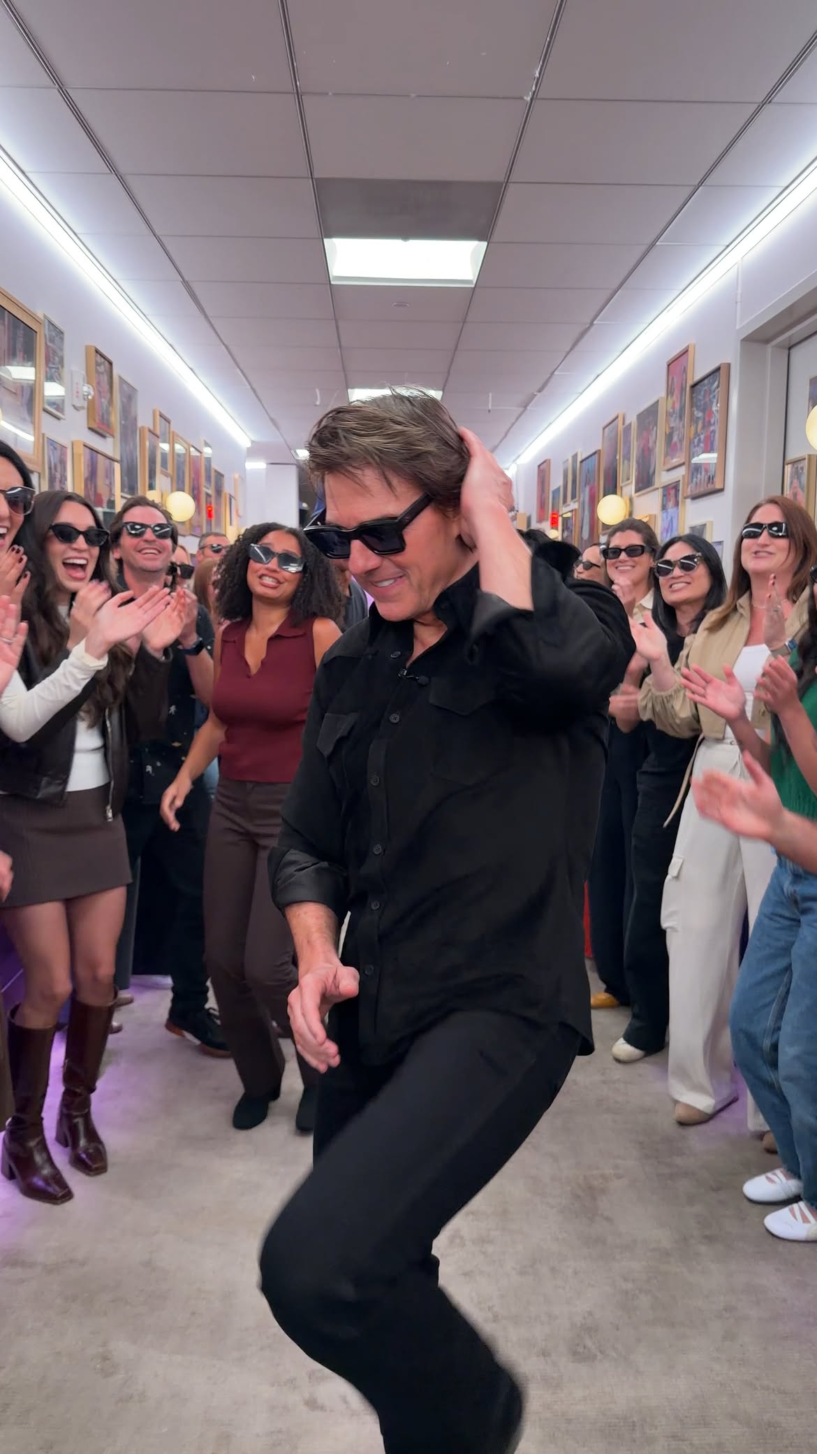 Tom Cruise recria dança de “Negócio Arriscado” durante participação em programa de TV