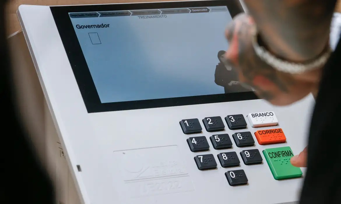 TRE-BA substitui 81 urnas eletrônicas e registra 21 prisões na Bahia