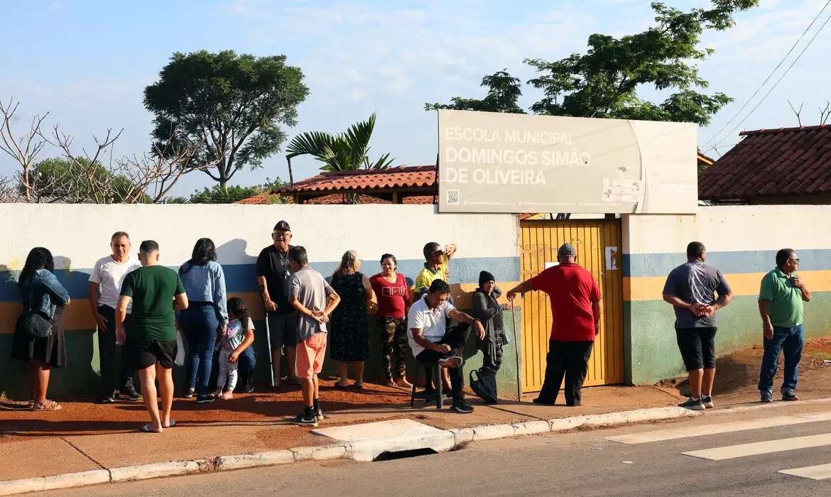 De curral a local de votação: escola em Goiás emociona ex-alunos nas Eleições 2026