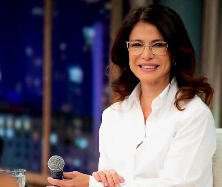 A jornalista esteve com Daniela Albuquerque e convidados famosos para tirar dúvidas sobre tratamentos de emagrecimento na televisão