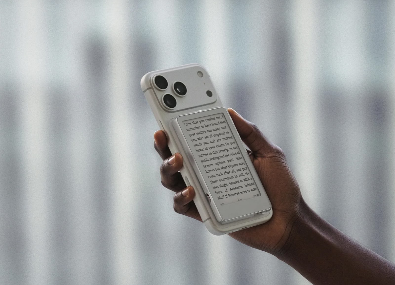 BOOX apresenta Picco, leitor compacto com capa magnética para celular