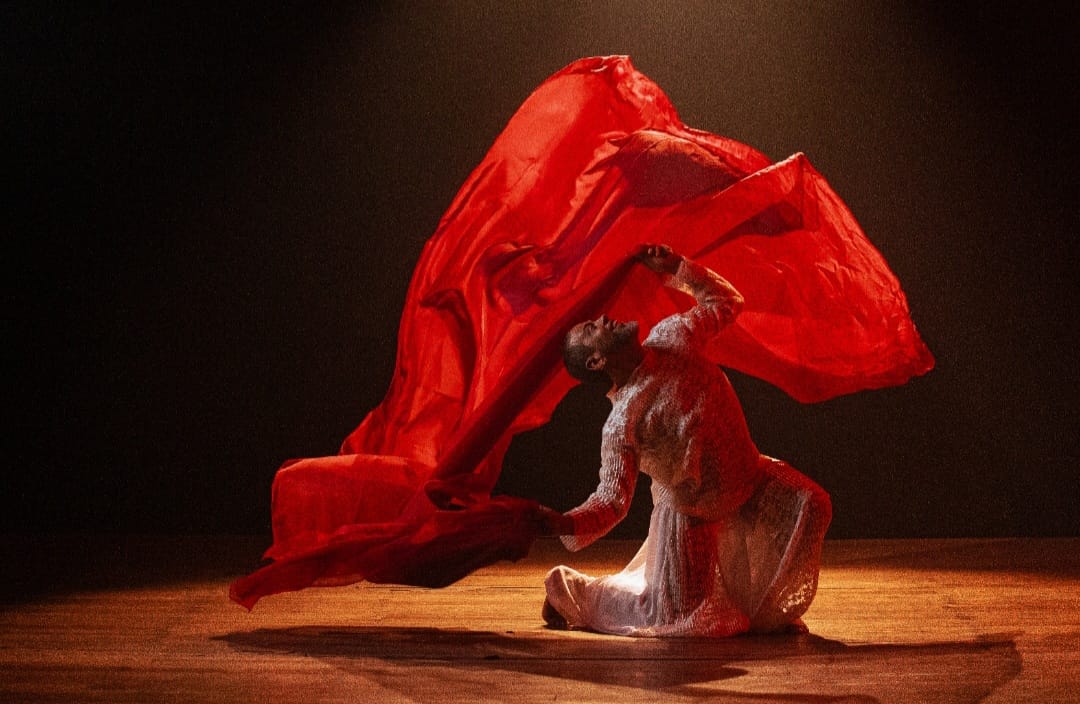 Agamenon de Abreu celebra 35 anos de teatro com o solo “A Última Dança”