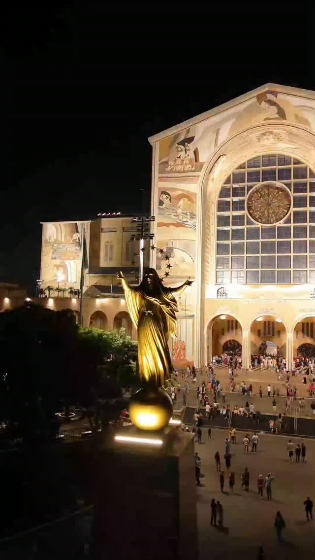 Santuário de Nossa Senhora Aparecida ganha cenário especial à noite antes das celebrações de 12 de outubro