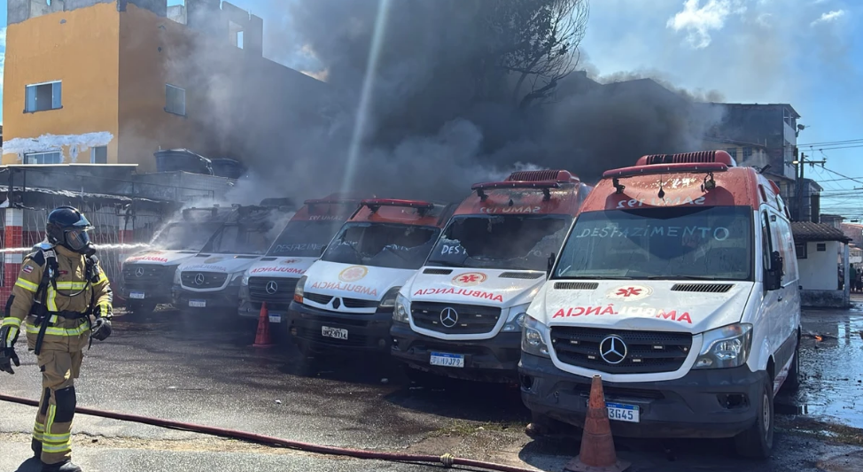 Ambulâncias do Samu são atingidas por incêndio em Salvador; Secretaria de Saúde suspeita de ação criminosa