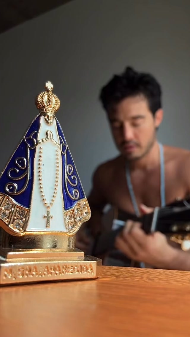Tiago Iorc homenageia Nossa Senhora Aparecida com interpretação de “Romaria”