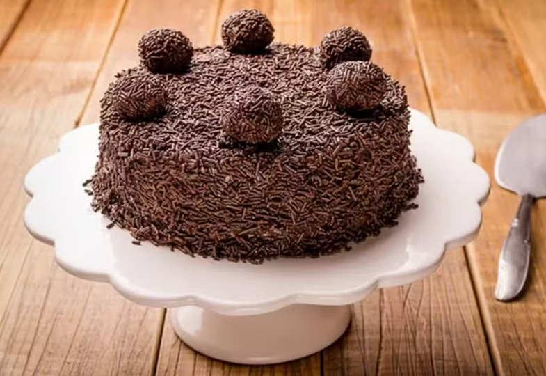 Bolo de brigadeiro brasileiro é eleito o 5º melhor bolo de chocolate do mundo