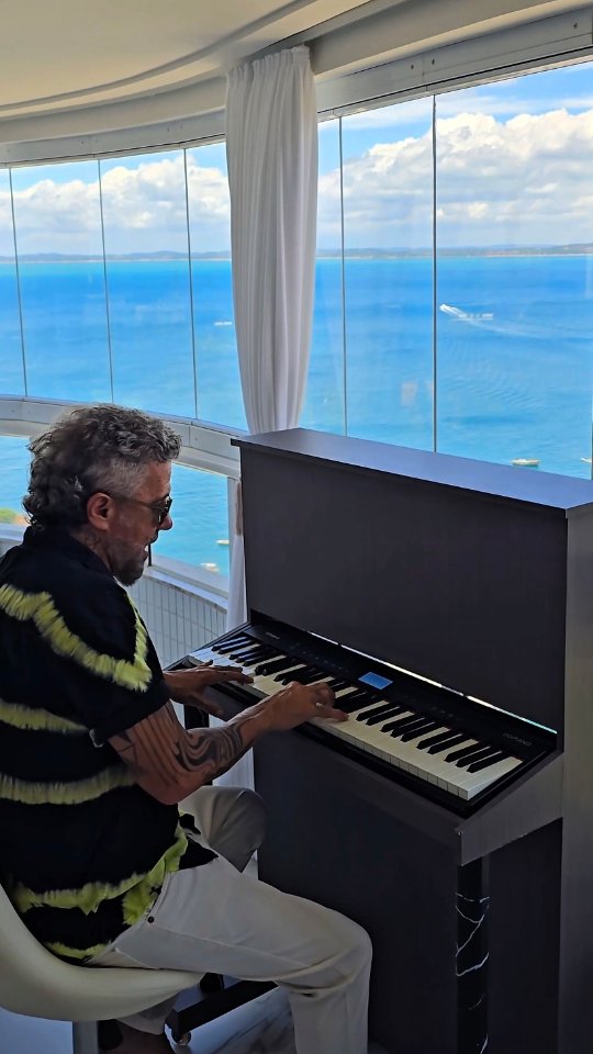 Tuca Fernandes emociona fãs ao interpretar “Milla” em homenagem a Netinho