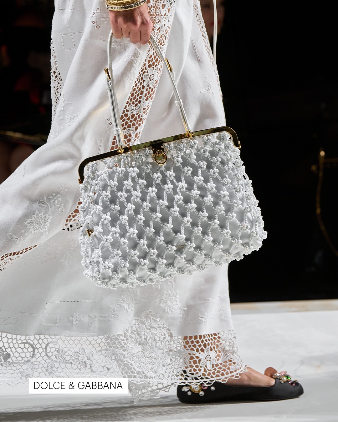 Moda verão 2027: bolsas de diferentes formatos e estilos roubam a cena em Milão e Paris