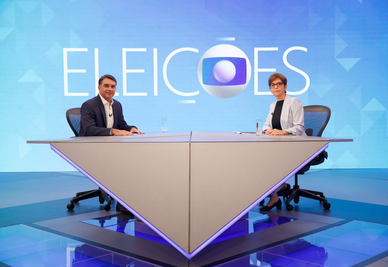 Flávio Bolsonaro participa de entrevista na Globo sobre o segundo turno