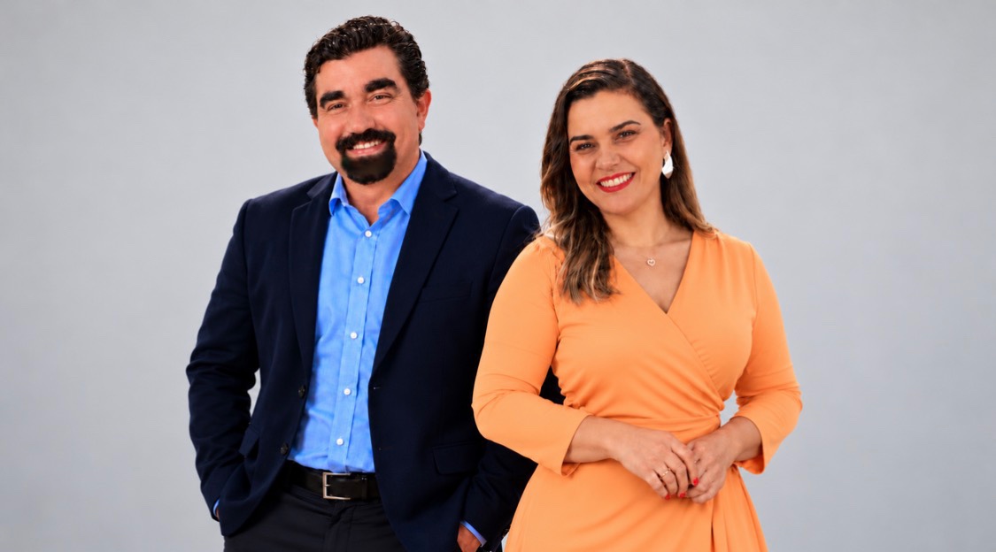 Carla Araujo e Matheus Pastori comandam apuração do segundo turno das eleições da Rede Excelsior