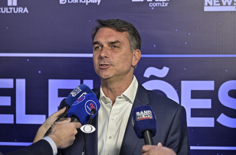 Eleições 2026: Veja como foi o domingo do candidato Flávio Bolsonaro