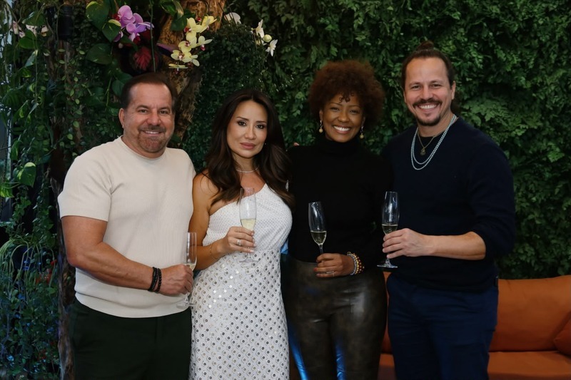 Isabel Fillardis e Well Aguiar prestigiam os 10 anos do salão de beleza Studio 70