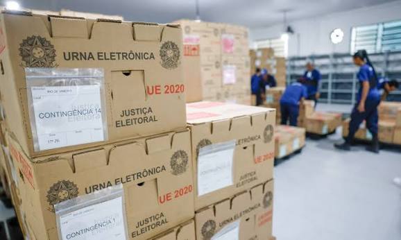Urnas encerradas não podem ser reabertas; votação até as 19h vale apenas nas seções ainda abertas