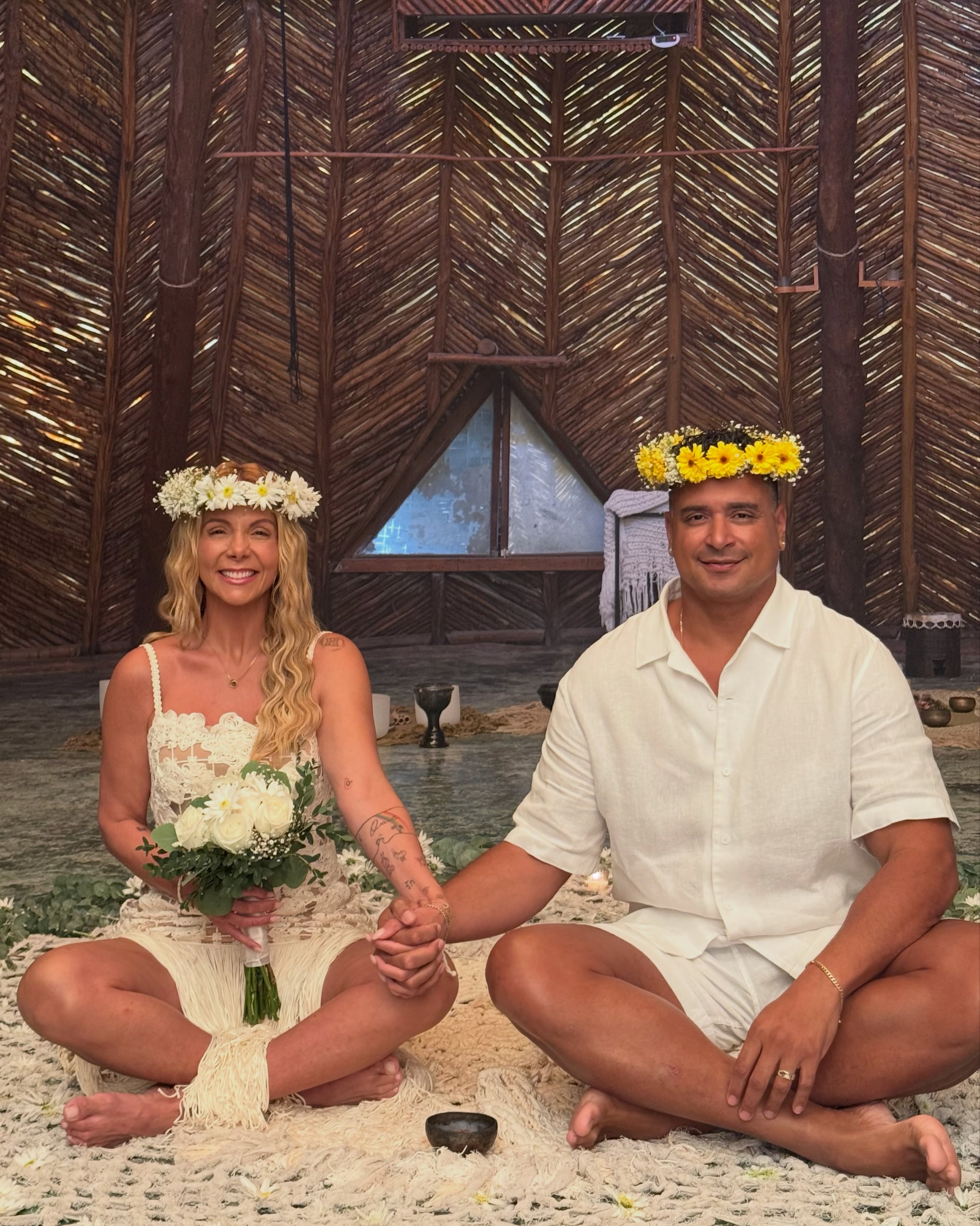 Carla Perez e Xanddy celebram 25 anos de casamento com renovação de votos em meio à natureza