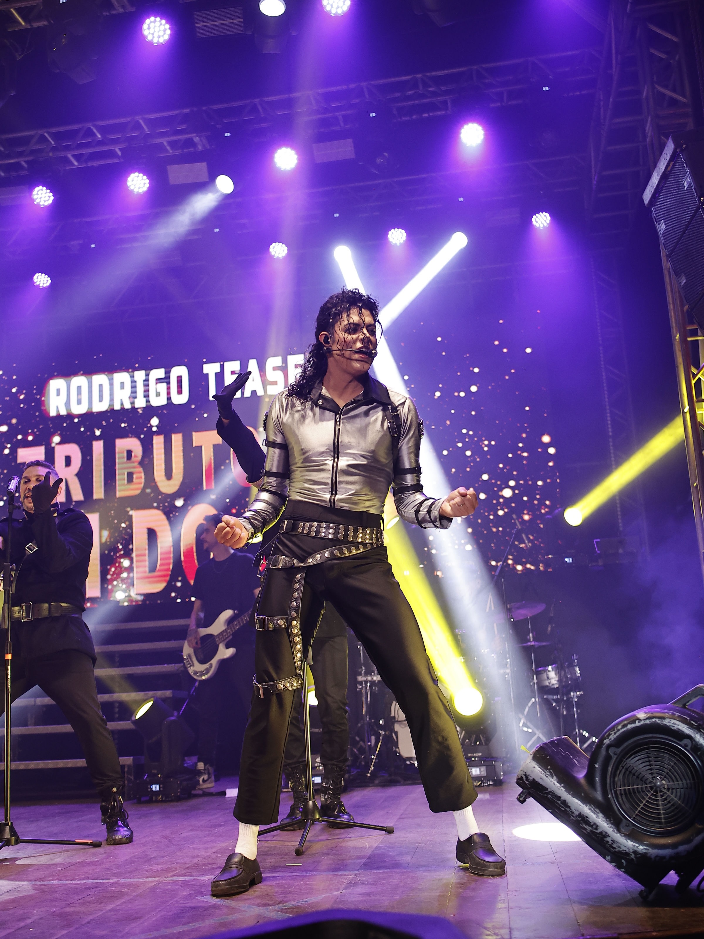 Rodrigo Teaser leva tributo a Michael Jackson à Concha Acústica em Salvador