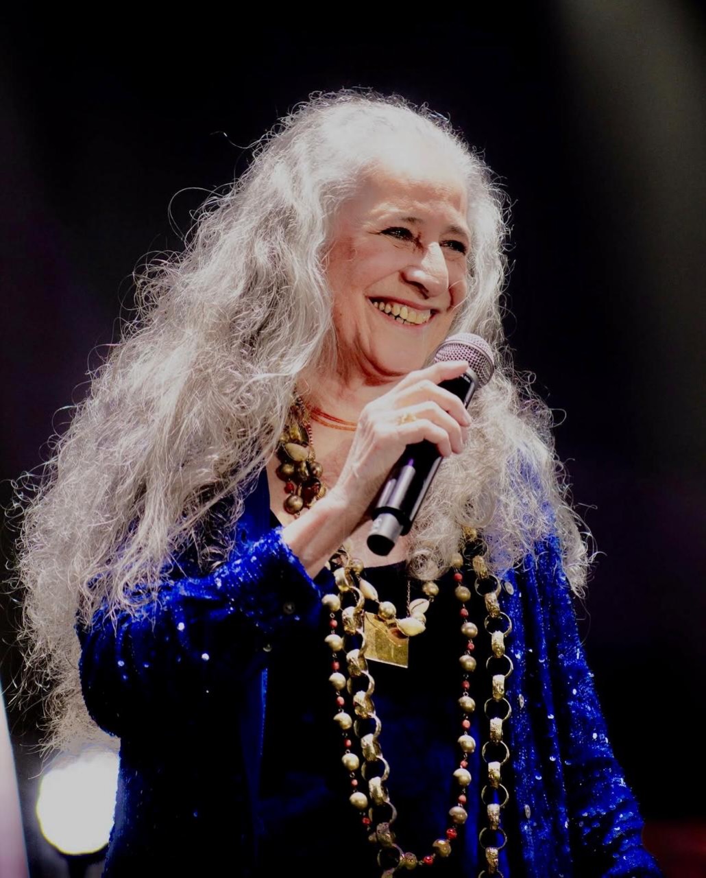Maria Bethânia é confirmada no especial de Natal de Roberto Carlos na TV Globo