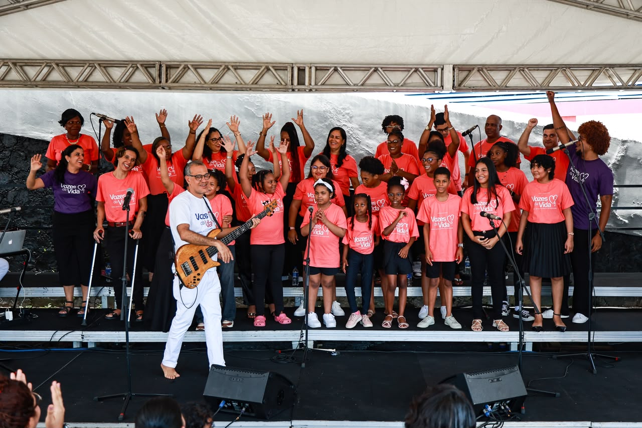 Coral Vozes da Vida celebra três anos com Gerônimo e apresentações especiais no Martagão Gesteira